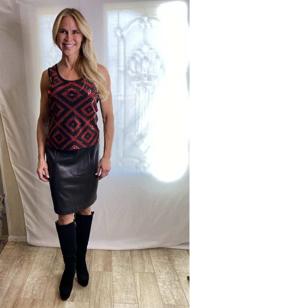 Bright black and red sequins in a tight pattern by Bisou/Bisou, size M, T Shirt